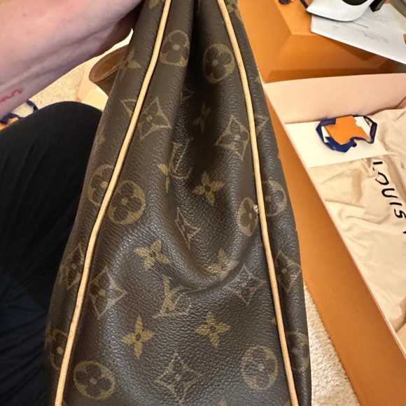 Louis Vuitton Galleria GM - Picture 6 of 15